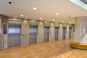 Elevator (1F)